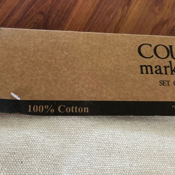 New country market cloth linen bee and crown set of four placemats - Picture 3 of 4